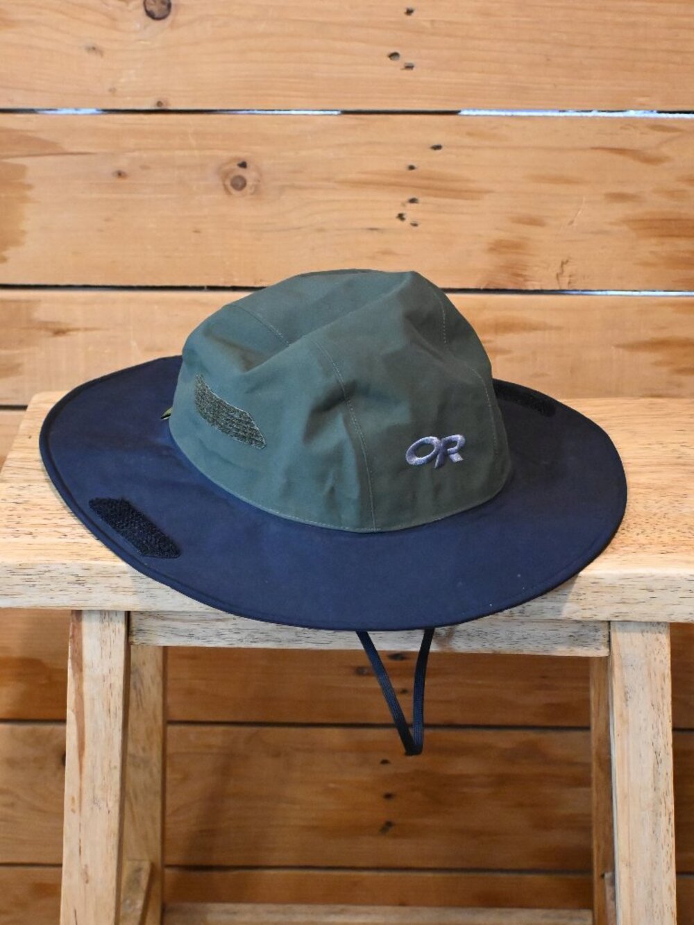 Outdoor Research Goretex Seattle Sombrero Rain Hat in Green & Black - MD